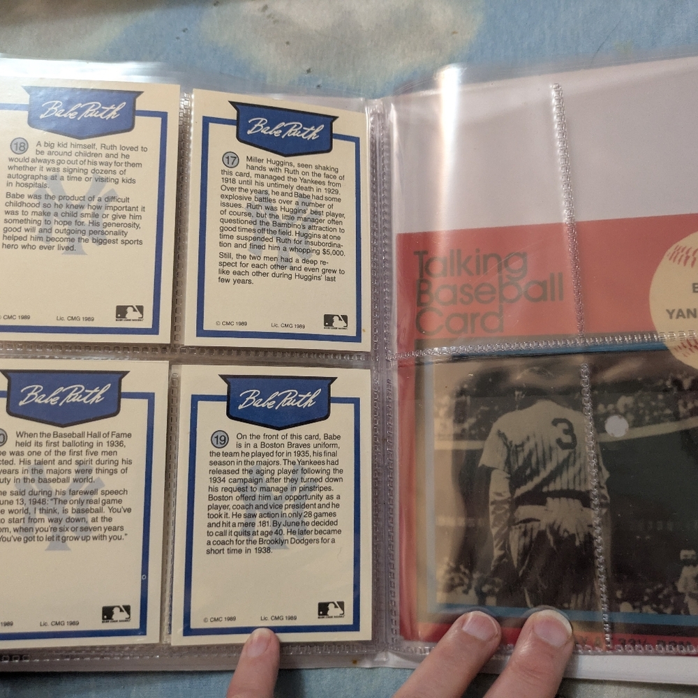 Babe Ruth Yankees Striped Binder - Picture 8 of 10